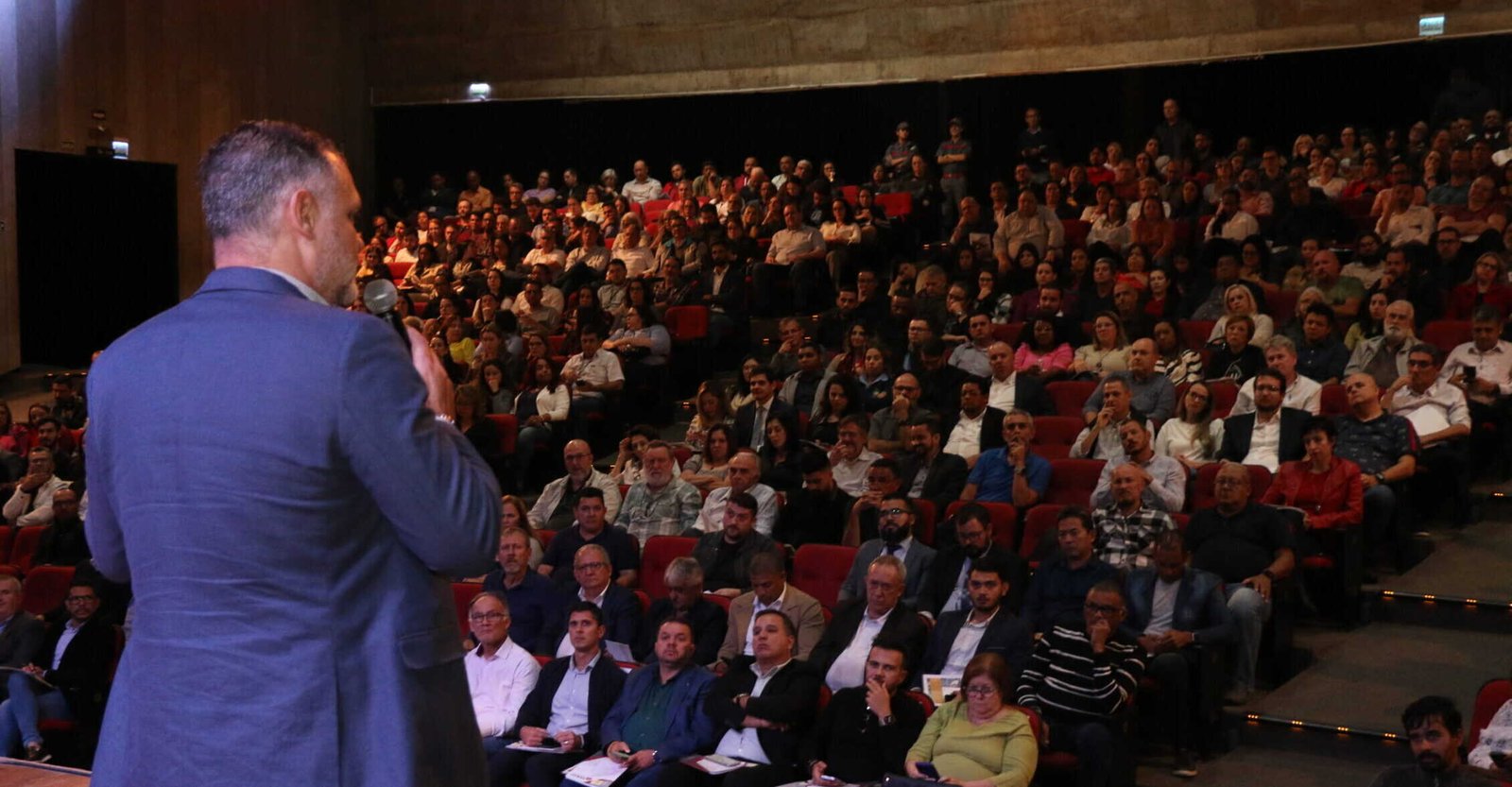 Fábio Correa Xavier em palestra sobre tecnologia, cibersegurança e transformação digital